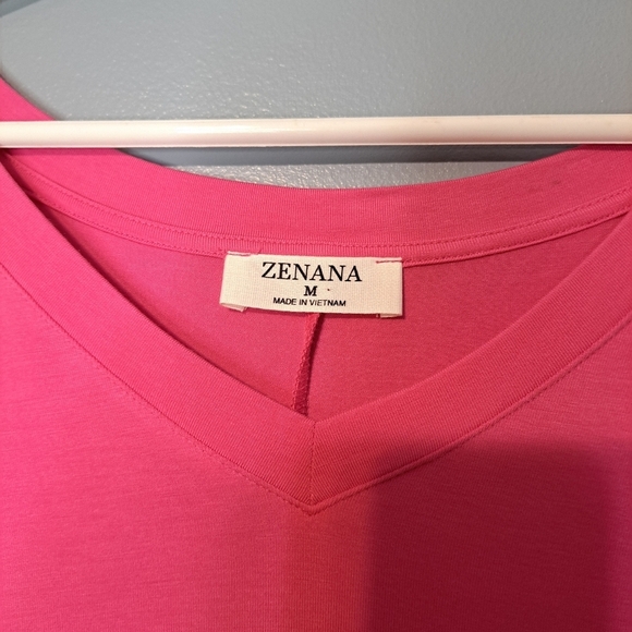 🌈Zenana top. Size M. Hot pink color - Picture 2 of 4